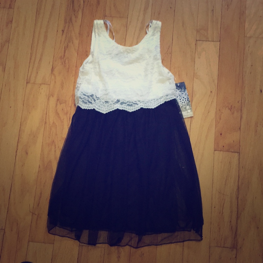 Girls black and white dress